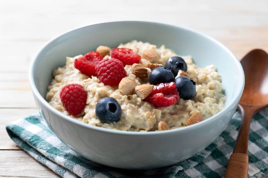 LA AVENA ES UN ALIMENTO SACIANTE QUE AYUDA A CONTROLAR EL PESO CORPORAL