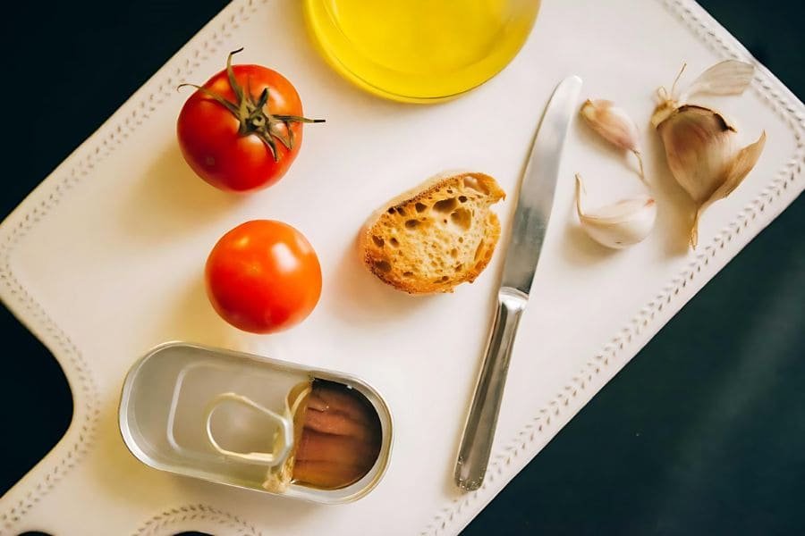 las sardinas son una excelente fuente de grasas saludables, especialmente los ácidos grasos omega-3.