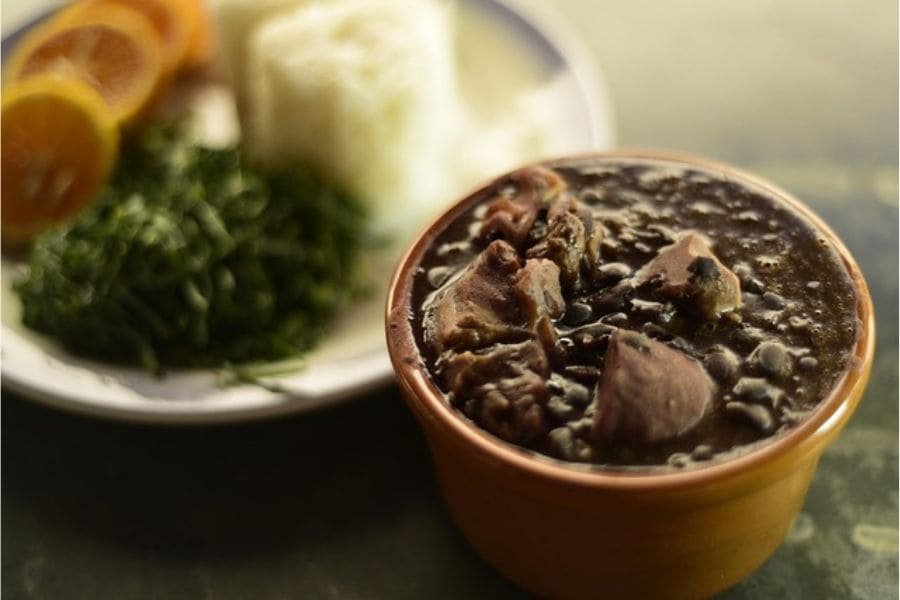 LOS FRIJOLES SON UN ALIMENTOS CON MUCHO HIERRO